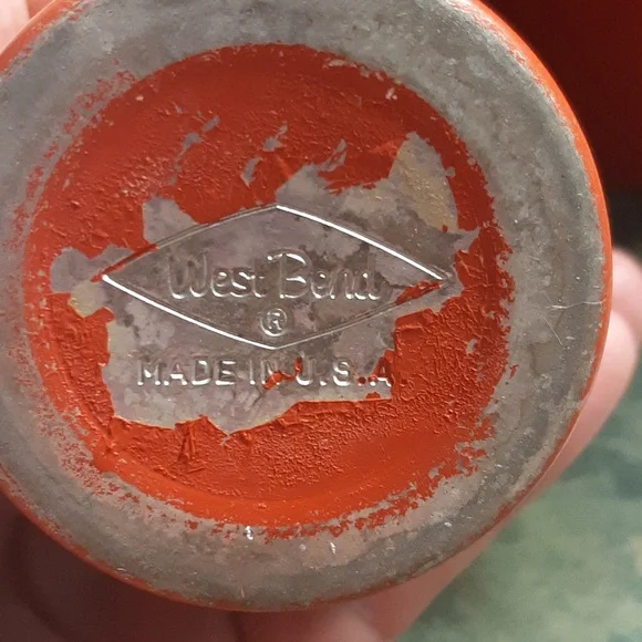 Vintage West Bend canisters with salt and pepper shakers - Picture 2 of 3